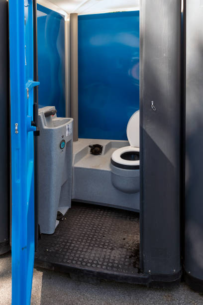 Porta potty delivery and setup in Wapello, IA